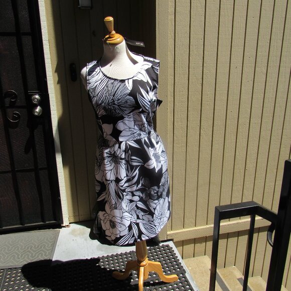 #368  NEW WOMEN'S FLORAL PRINT DRESS BY APT. 9 (SIZE 14) - Picture 1 of 4